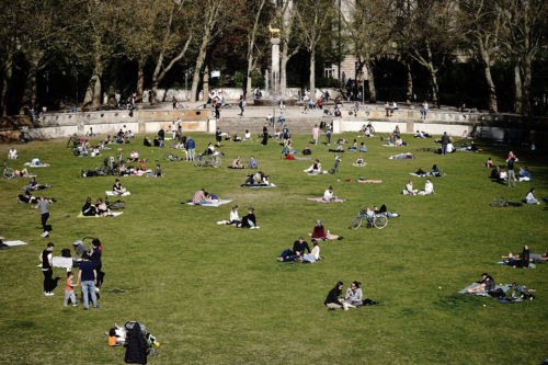 While observing the distance requirement to contain the coronavirus, numerous visitors enjoy the sunshine in the a Berlin park on April 22. Photo by: Kay Nietfeld/picture-alliance/dpa/AP Images