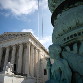Picture of the Supreme Court exterior