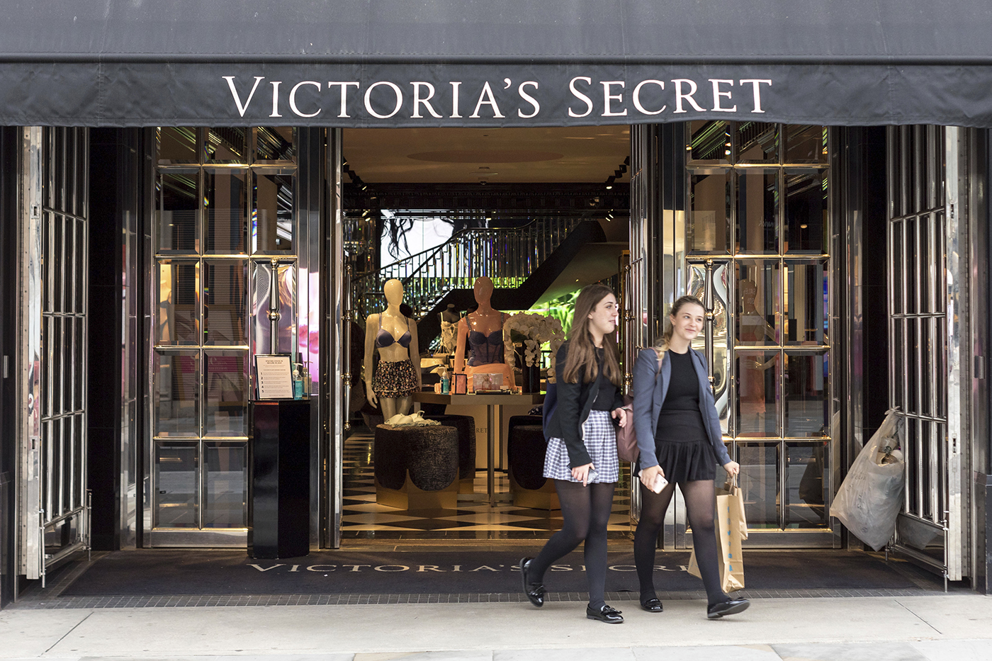 Storefront of Victoria's Secret