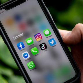 social media apps spread misniformation