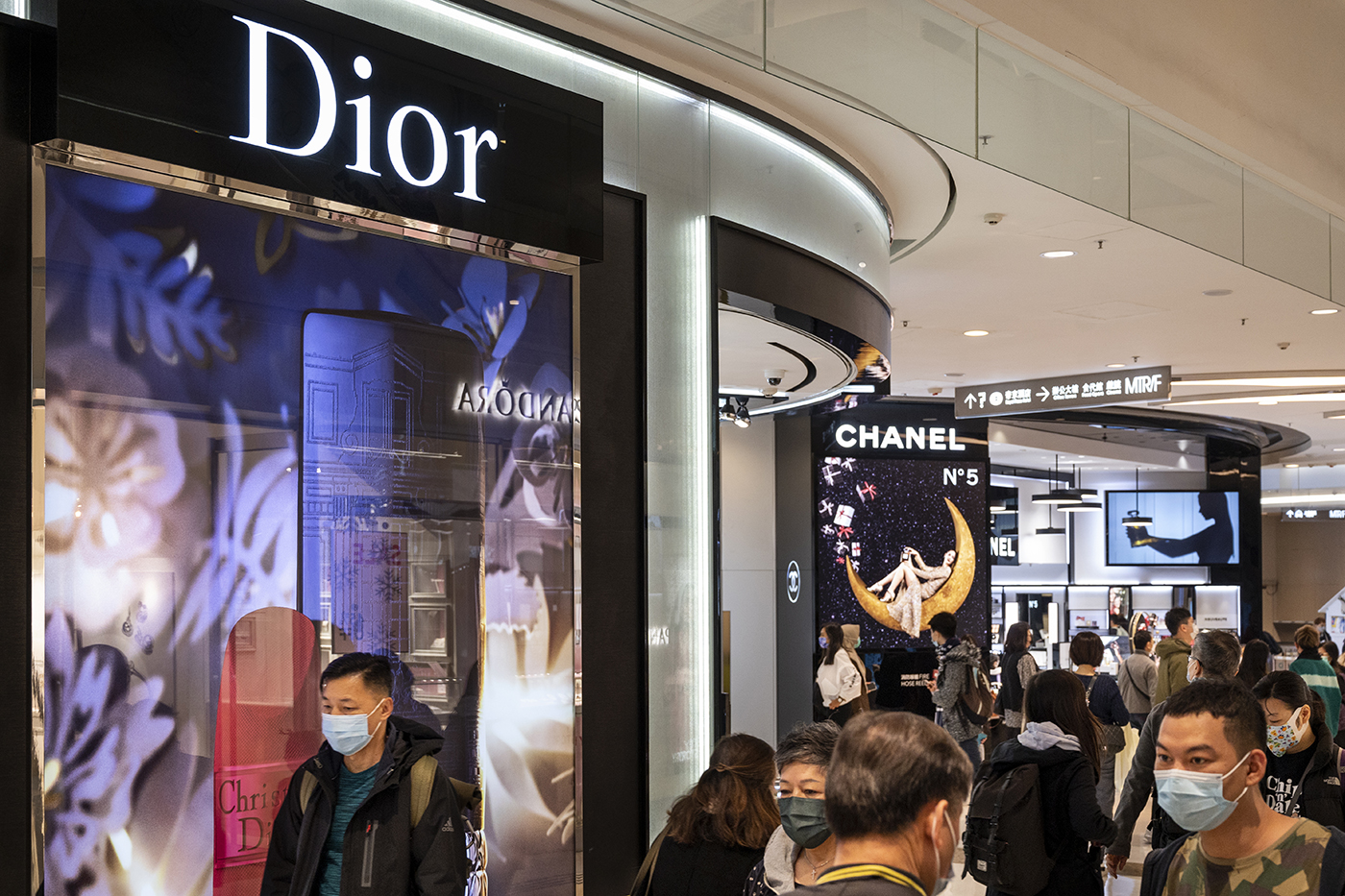 Louis Vuitton, Dior sales jump despite a war and a pandemic