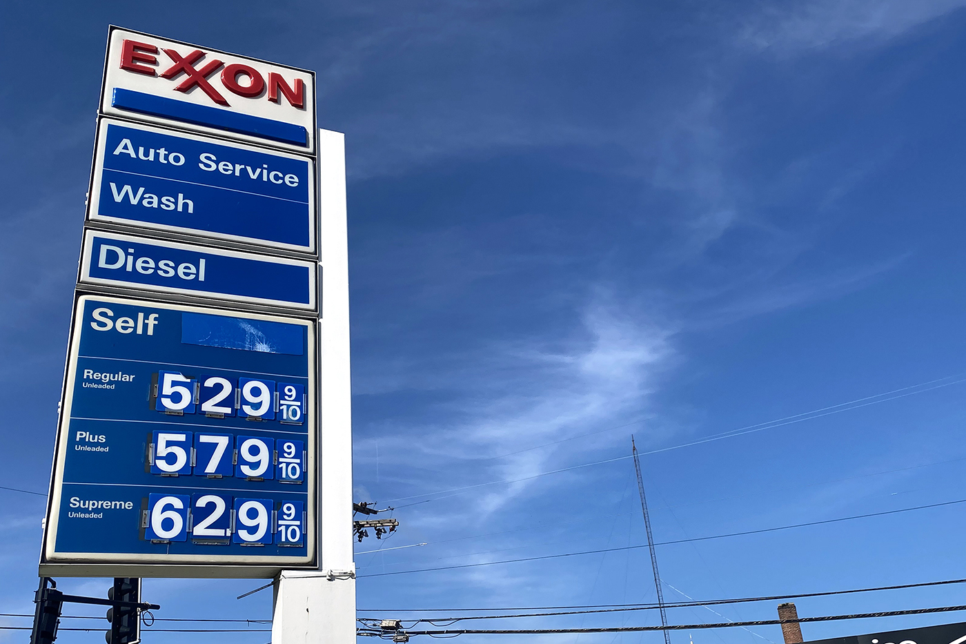 an exxon mobile gas price display sign