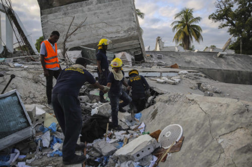 Firefighters search for survivors inside a collapsed building, after Saturday´s 7.2 magnitude earthquake in Les Cayes, Haiti. AP Photo/Joseph Odelyn