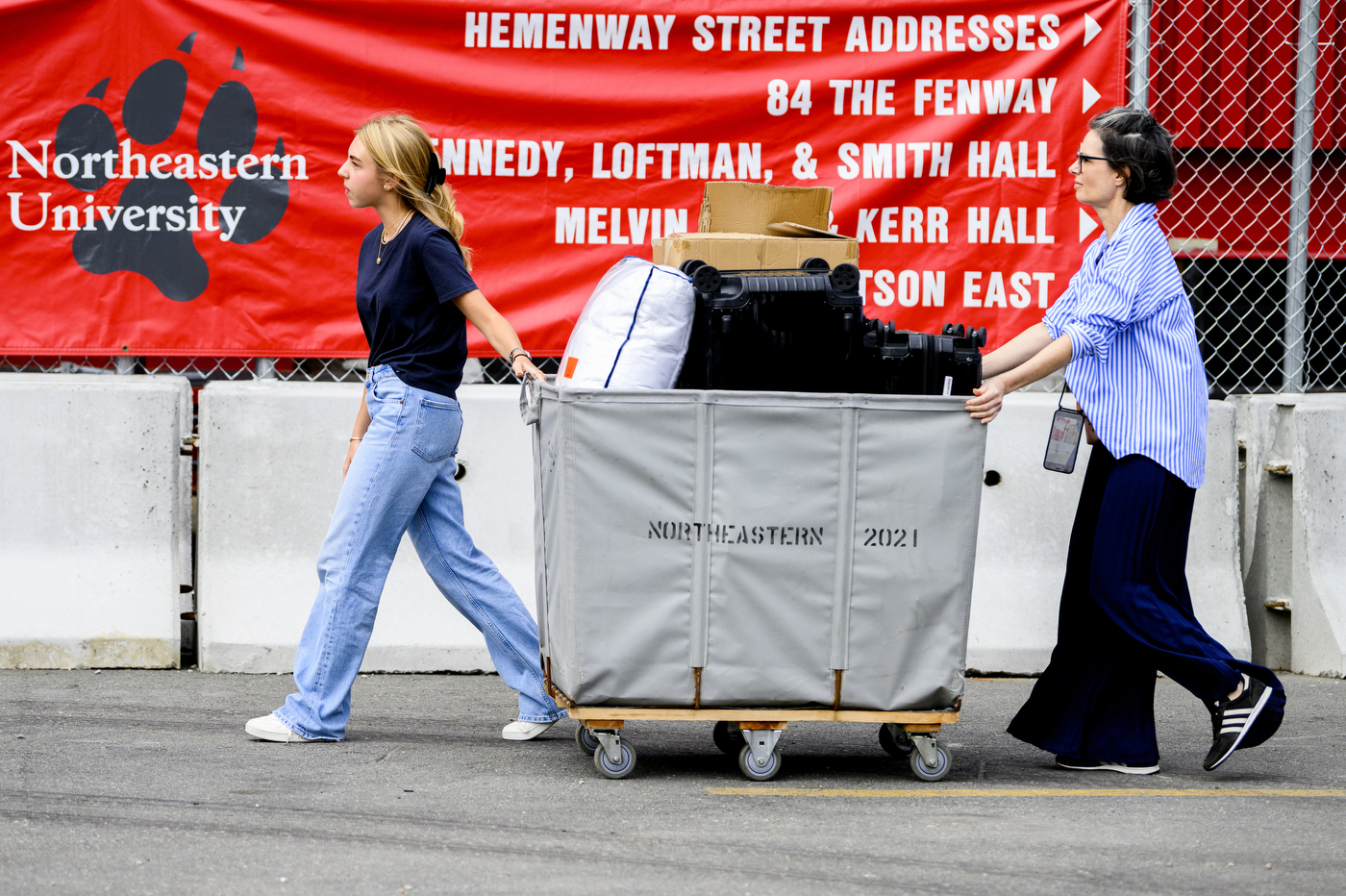 Fall Move In First Year Students & Their Parents Say Move-In is ‘Super Smooth’