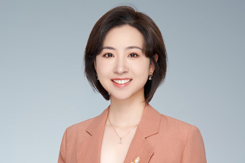 Headshot of Xuechen Chen on a grey background.
