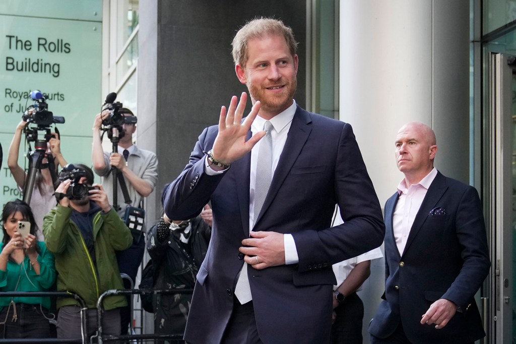Prince Harry waving while leaving the High Court.