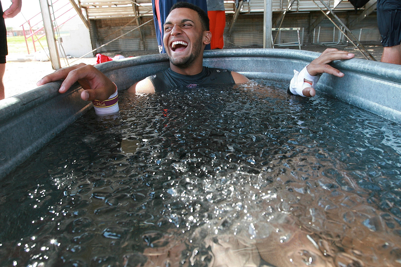 5 Benefits Of Ice Baths: Everything You Need To Know About Cold Water  Therapy, ice tub