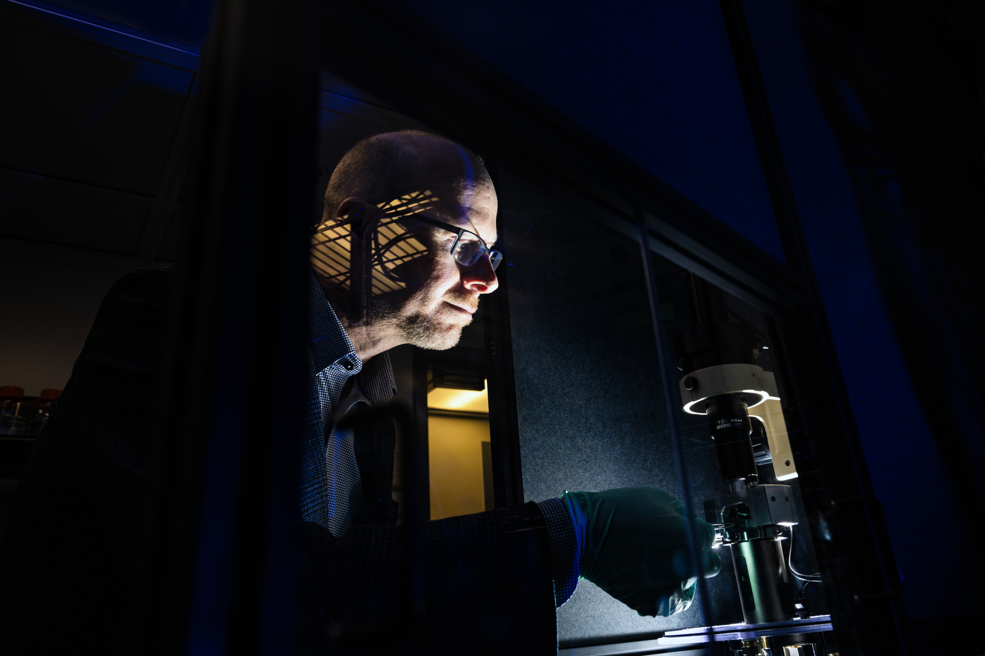Mark Williams studying DNA and RNA in a dark lab.