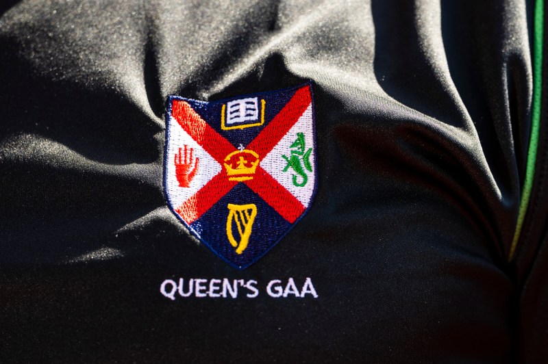The crest of the Queen's University Belfast gaelic football team.