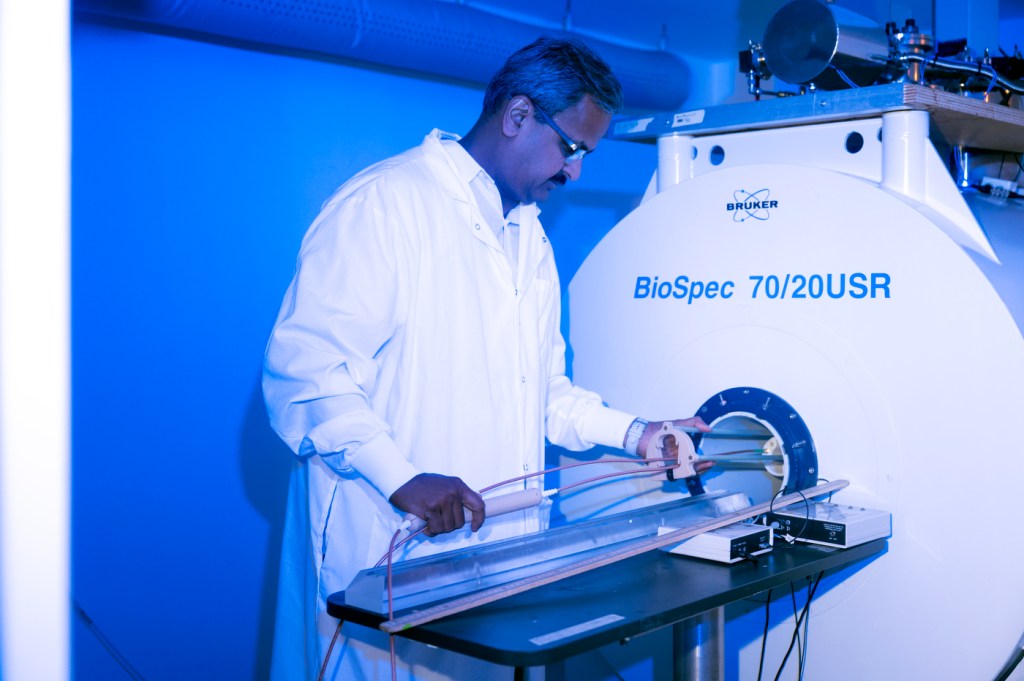 Praveen Kulkarni using an MRI machine.