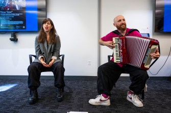 Stav Marin and Neta Weiner performing.