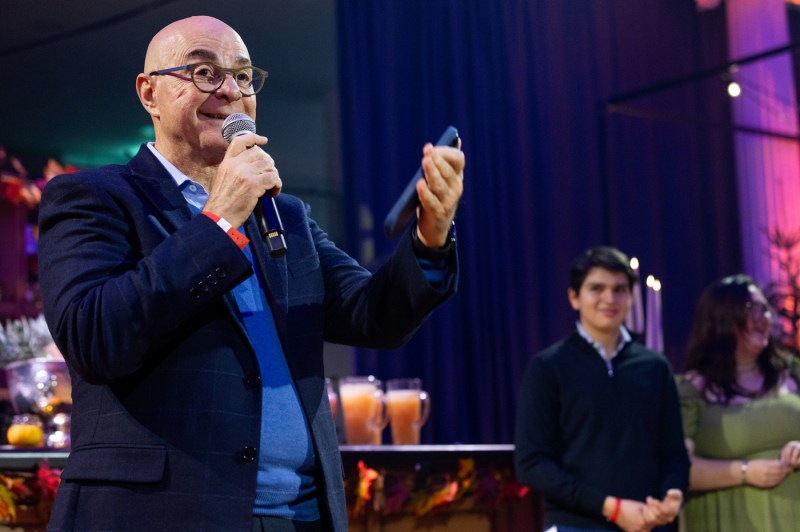 President Joseph E. Aoun speaks at Northeastern’s Thanksgiving dinner at Lindley Hall in London.