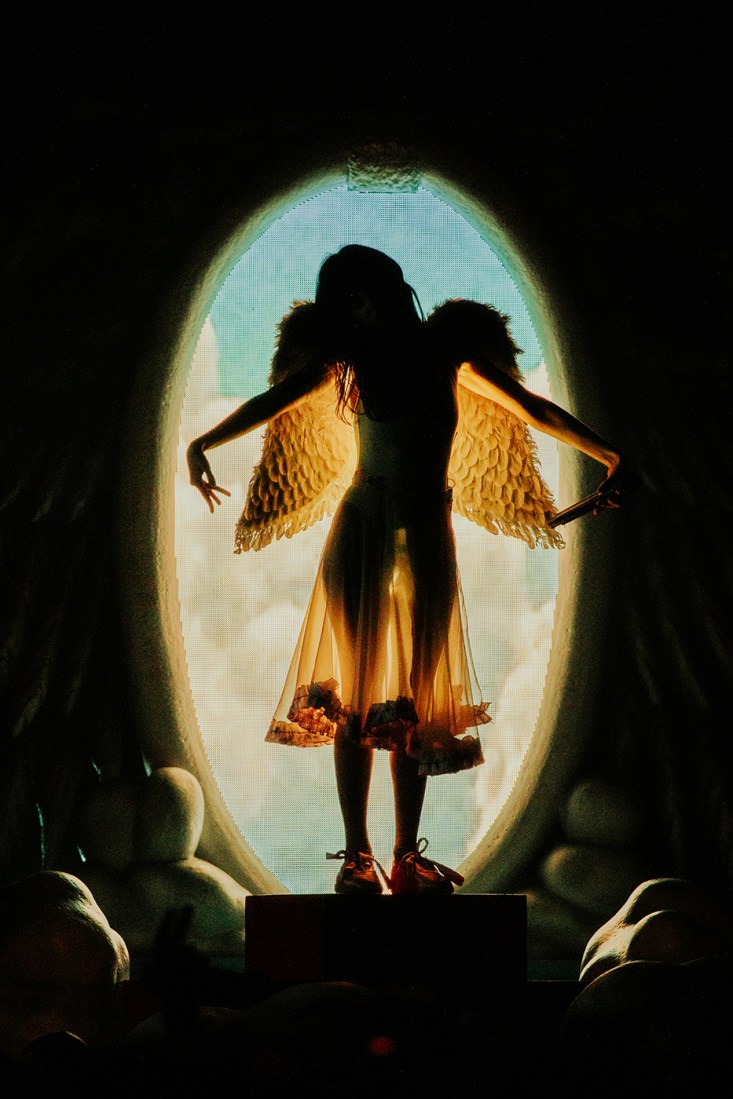 A silhouette of Mica Tenenbaum, a member of the pop duo Magdalena Bay.