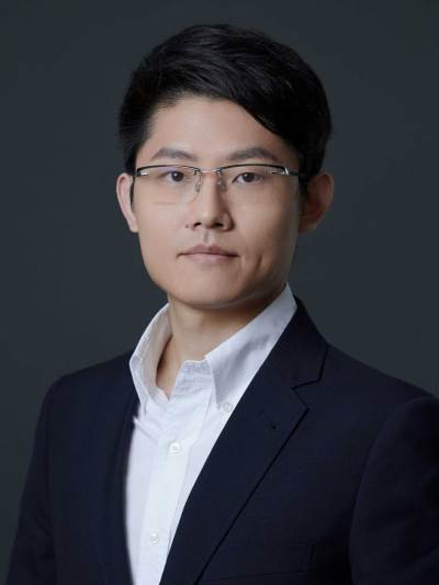 Headshot of Zheng Zheng.