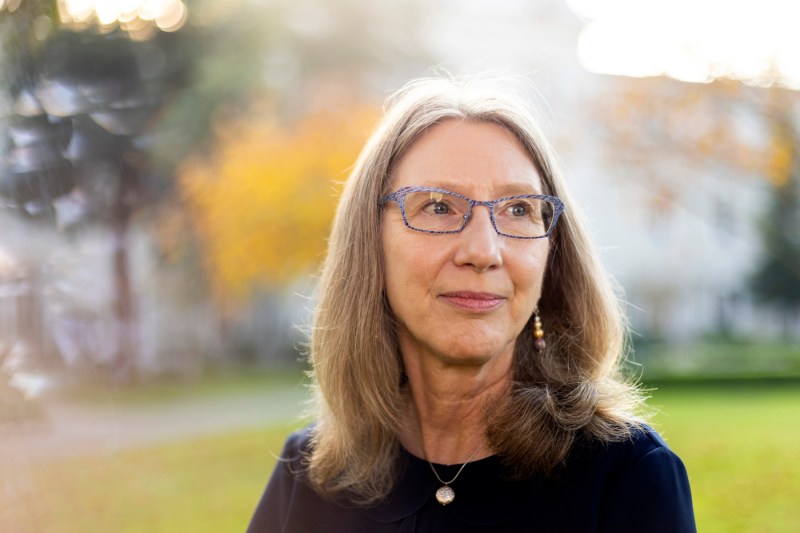 Portrait of Liz Bachen.