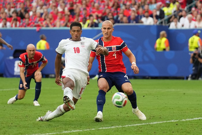 England midfielder Jude Bellingham (10) scores a goal.
