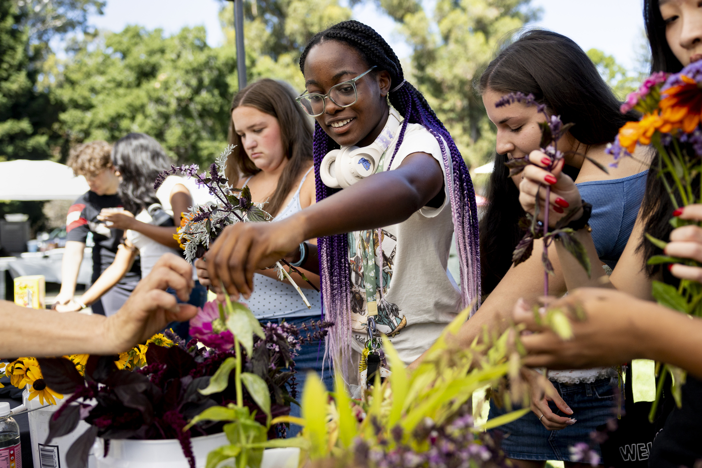 Student Alisha Brown makes a flower bouquet.